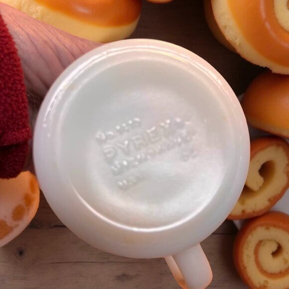 Vintage Pyrex Spring Blossom (Crazy Daisy) Milk Glass Mugs, Set of 2, Gold Flora - Picture 3 of 5